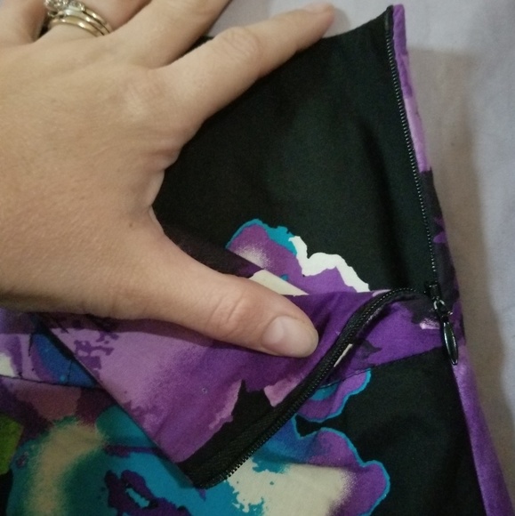 Cute, Flowy Floral Skirt Size 7 EUC - Picture 2 of 6